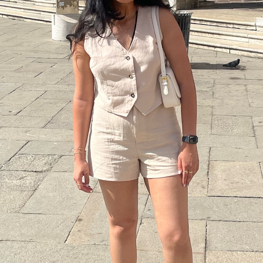 Casual vest and shorts outfit